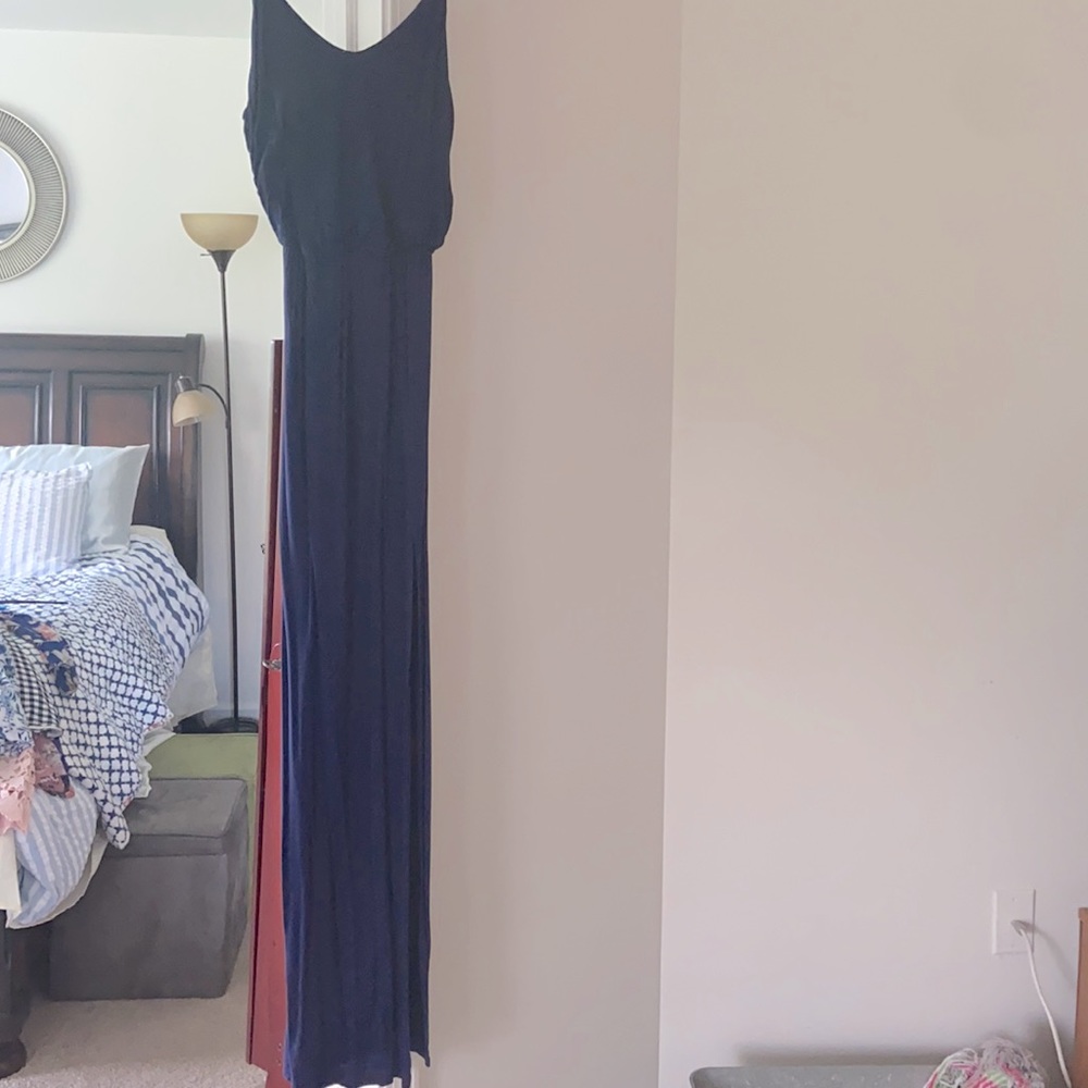 Small Lulus maxi dress with slit.